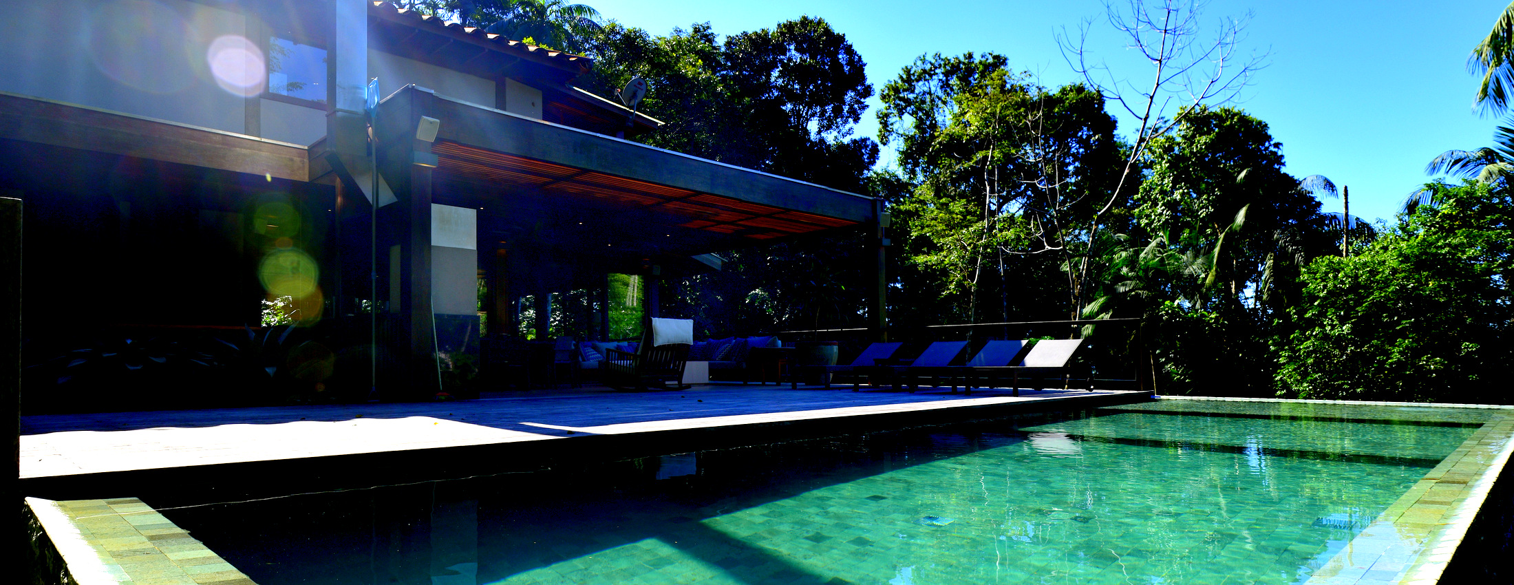 Casa À VENDA na praia de São Pedro em Guarujá.