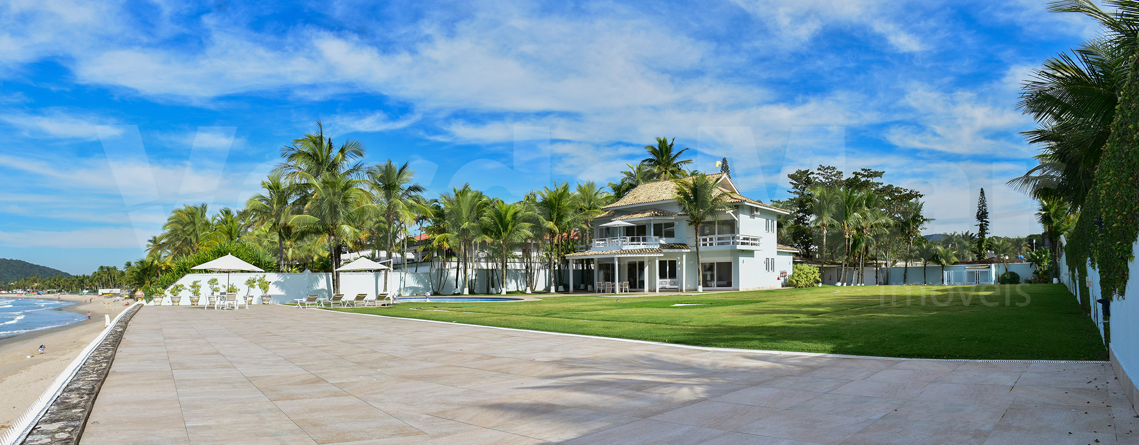 Casa com Heliporto à venda na Praia em Guarujá.