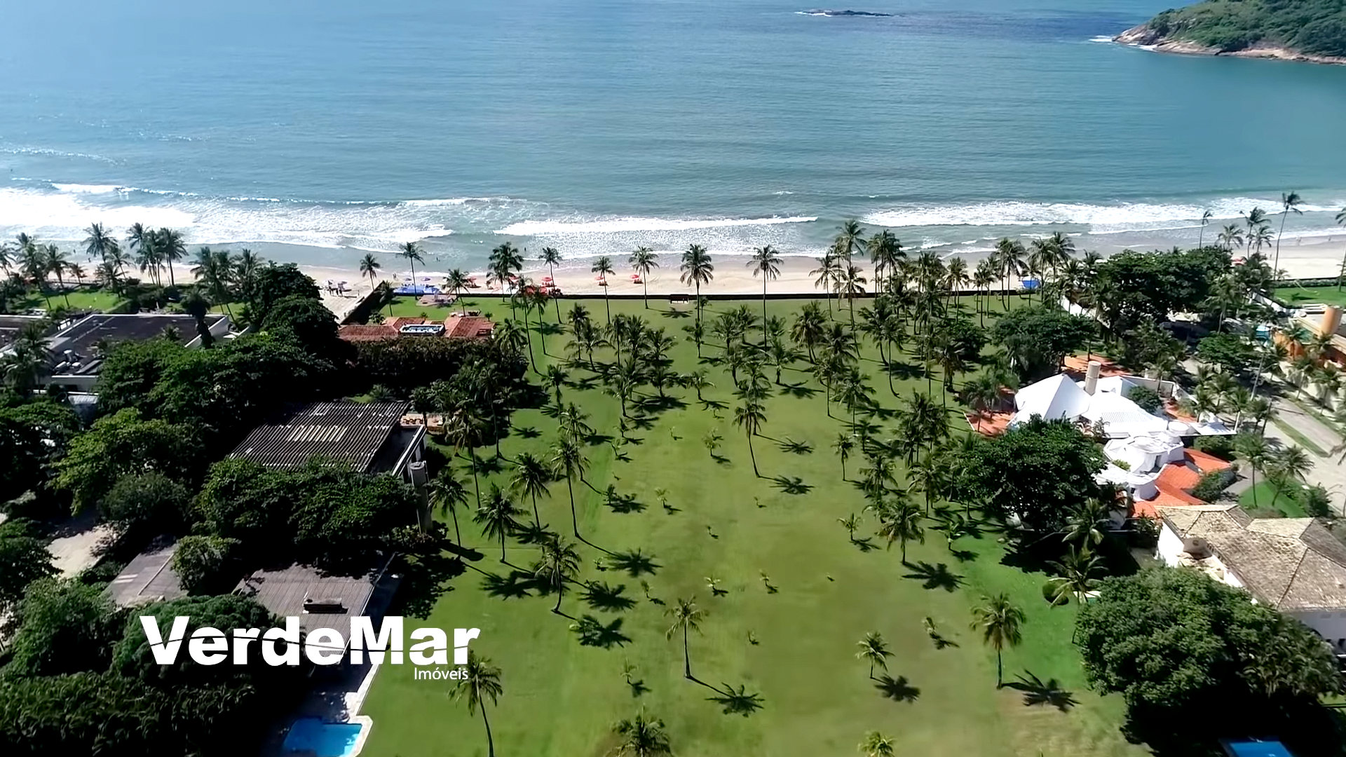 Casa na Praia do Pernambuco em Guarujá, imóvel à venda para usar como refugio nos finais de semana.