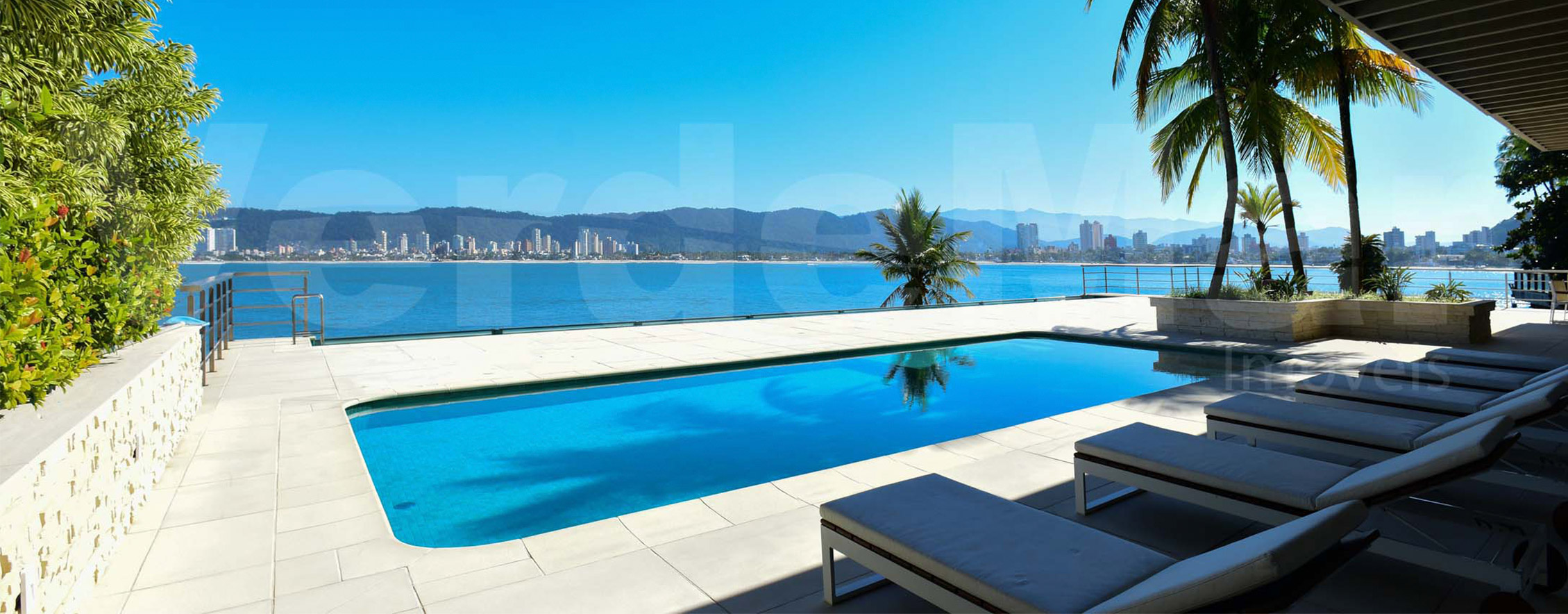 Casa frente a praia em Guaruja. Quer saber mais sobre a possibilidade de investir em uma propriedade no litoral ?