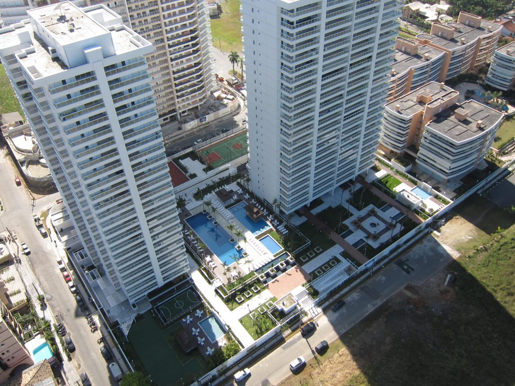 O empreendimento Enseada Ocean Front está localizado em uma das praias mais populares do litoral paulista.