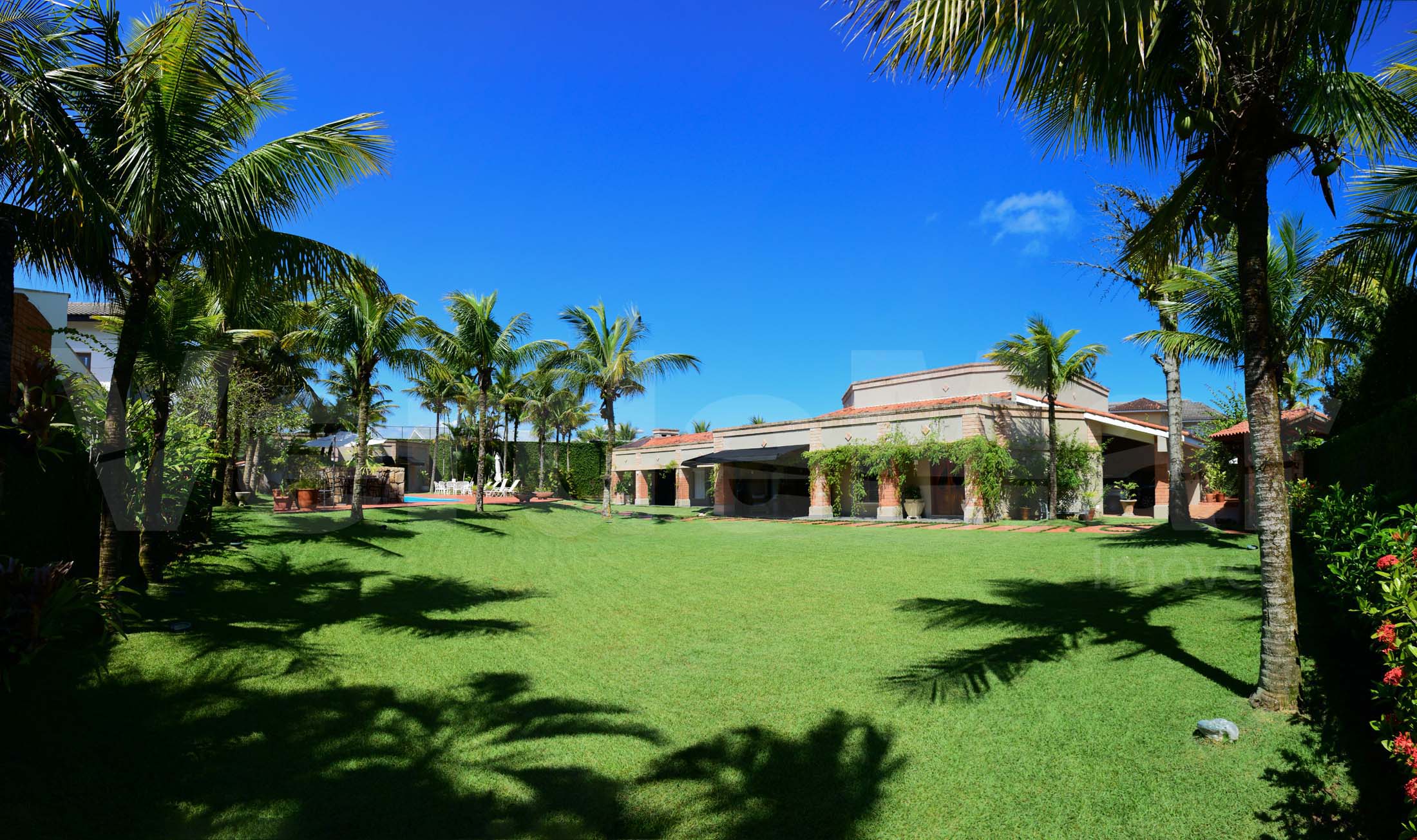 Jardim Acapulco, Guarujá, uma casa de praia inspirada na arquitetura da Toscana